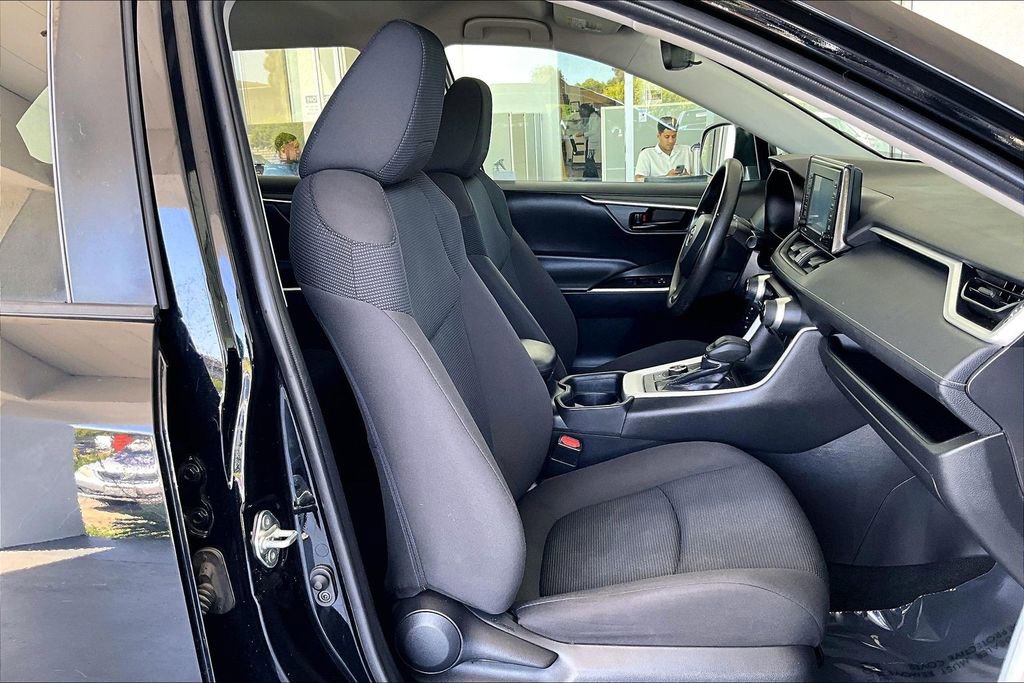 Used 2020 Toyota RAV4 LE w/ All Weather Liner Package image 29