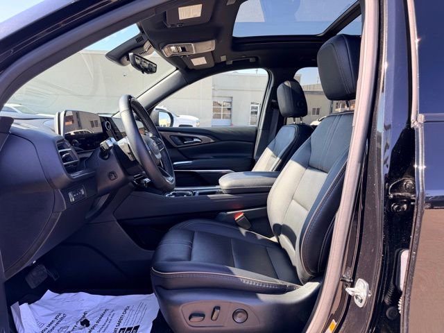 Used 2025 Chevrolet Traverse High Country AWD/4WD image 17