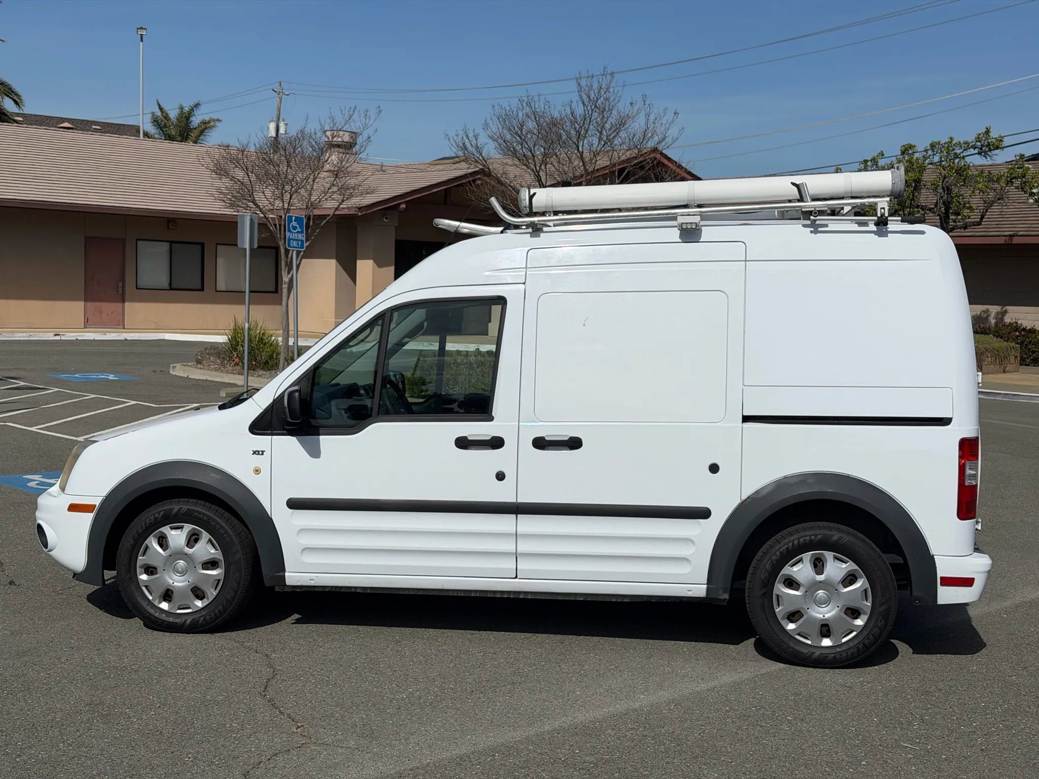 Used 2013 Ford Transit Connect XLT image 2