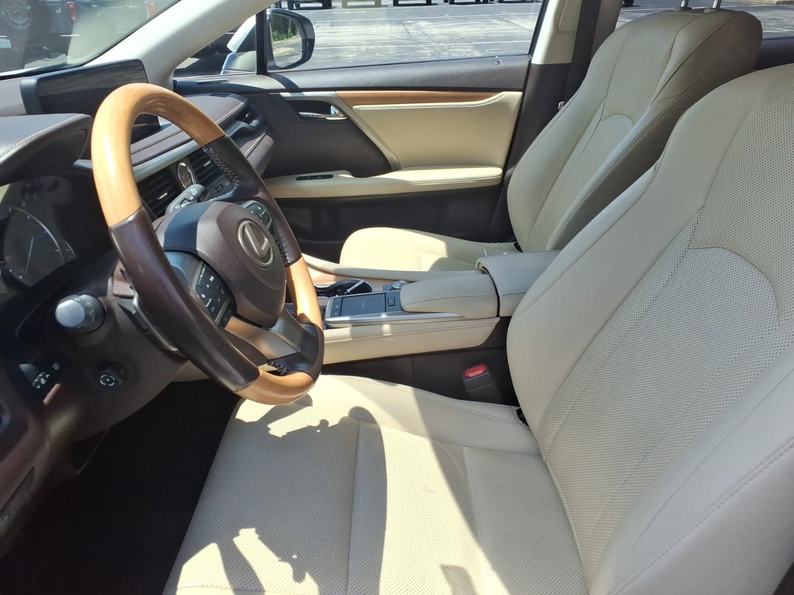 Used 2020 Lexus RX 350L Premium w/ Premium Package AWD/4WD image 17