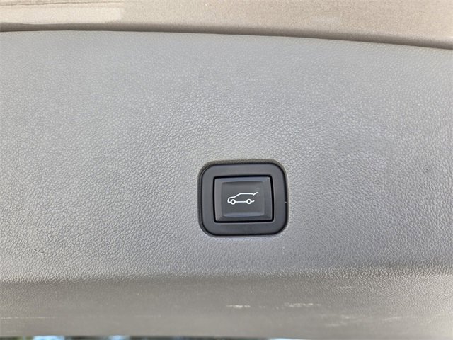 Used 2023 Cadillac XT6 Premium Luxury w/ Technology Package image 10