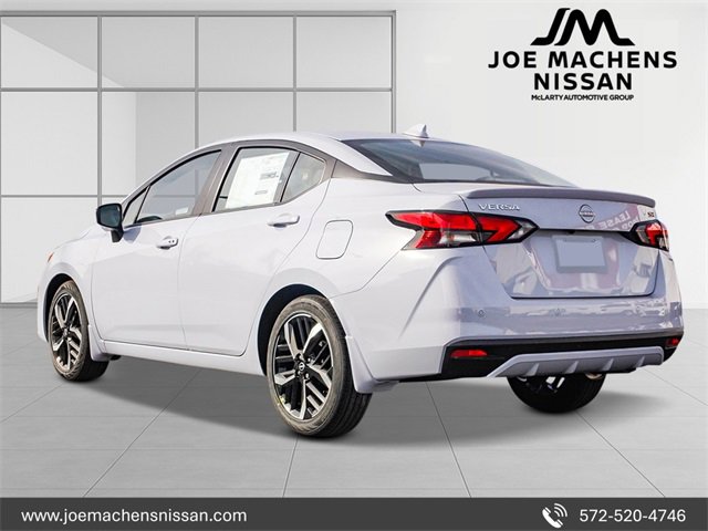 New 2025 Nissan Versa SR w/ Trunk Package image 2