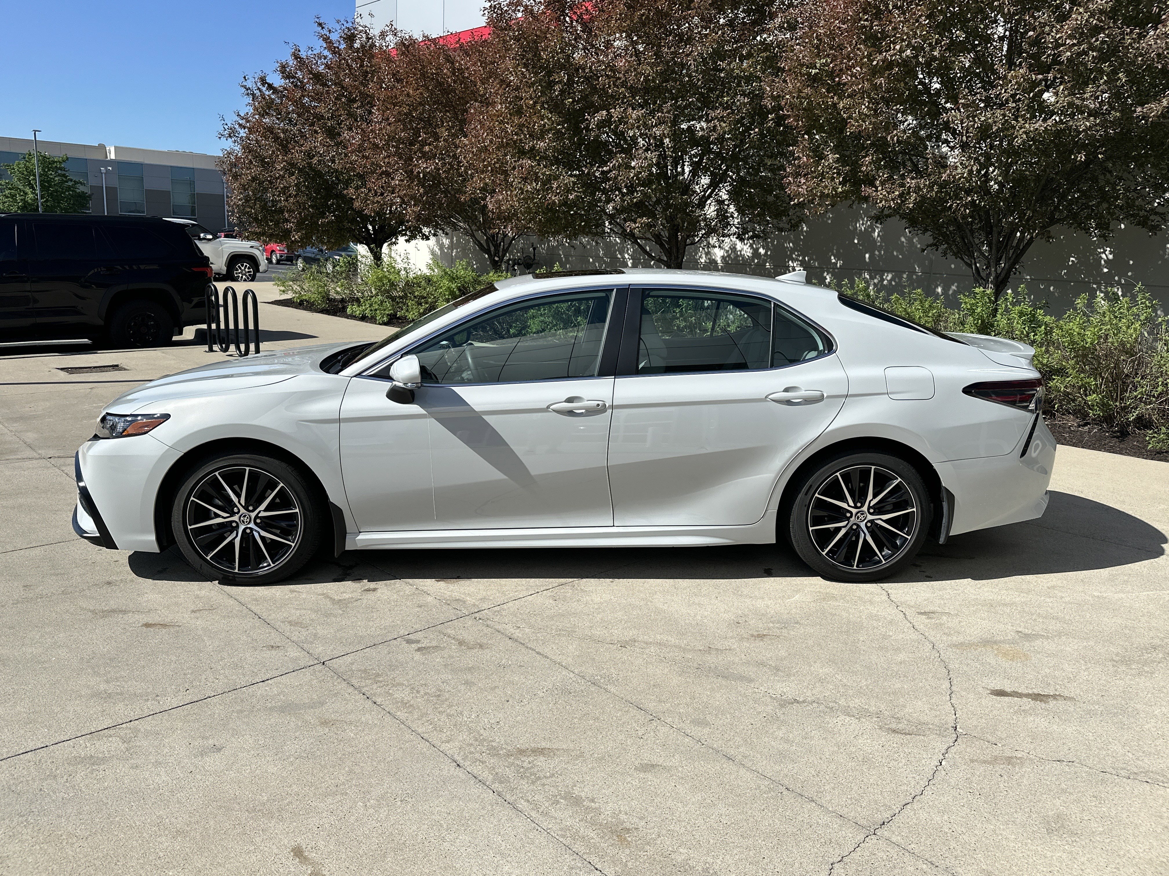 Used 2023 Toyota Camry SE w/ Convenience Package FWD image 10