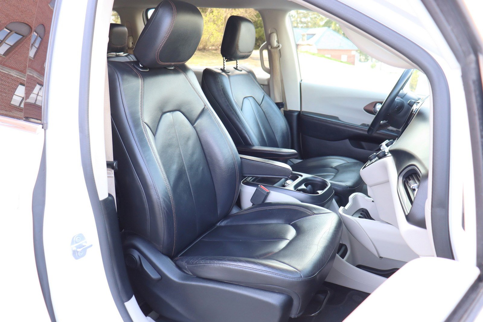 Used 2017 Chrysler Pacifica Touring-L FWD image 21
