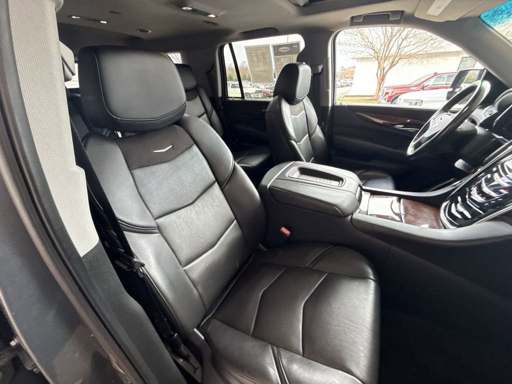 Certified 2020 Cadillac Escalade Luxury w/ Escalade Sport Edition image 28