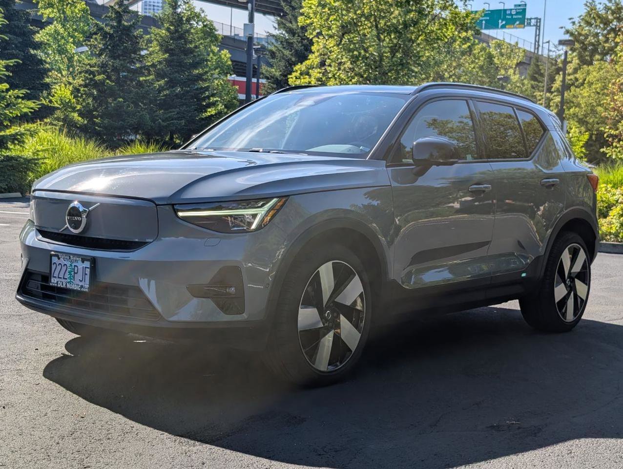Used 2023 Volvo XC40 Recharge Ultimate w/ Protection Package Premier AWD/4WD image 3