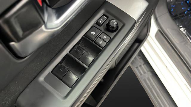 Used 2024 Toyota Sequoia Platinum AWD/4WD image 21