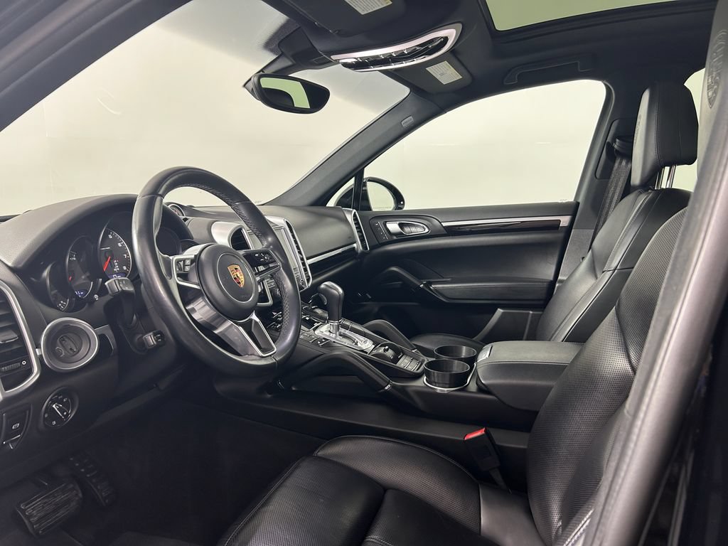 Used 2017 Porsche Cayenne Platinum Edition AWD/4WD image 4
