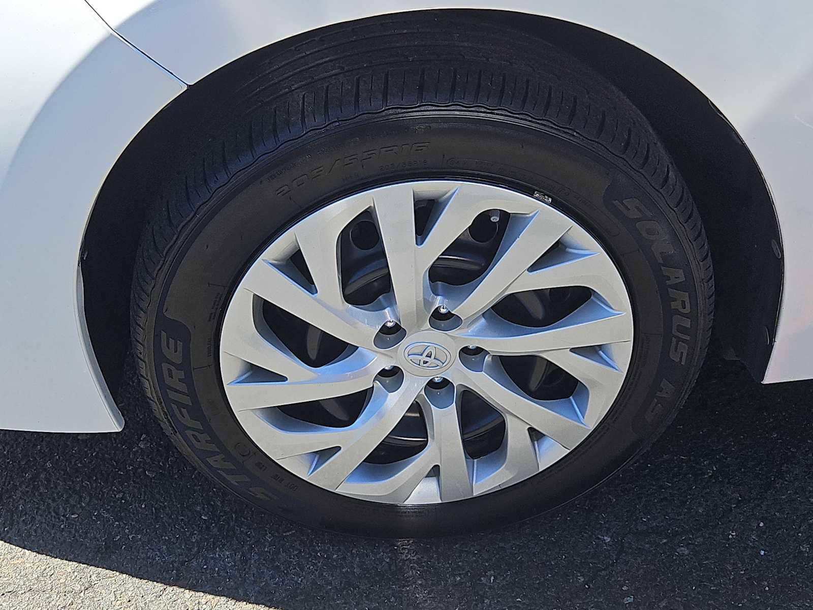 Used 2018 Toyota Corolla LE FWD image 7