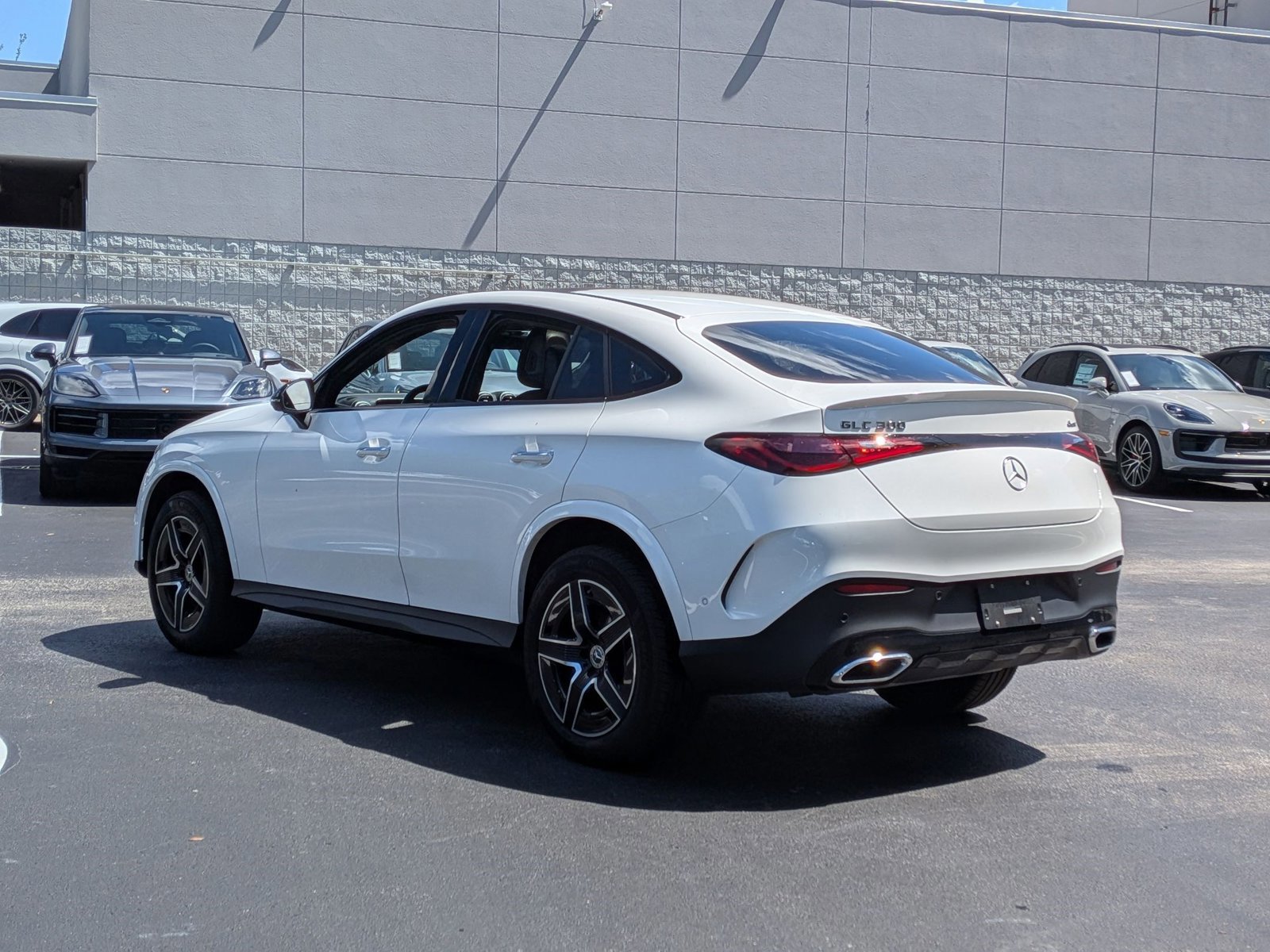 Used 2025 Mercedes-Benz GLC 300 4MATIC image 3