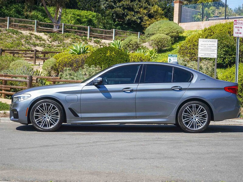 Used 2019 BMW 530e w/ M Sport Package RWD image 3