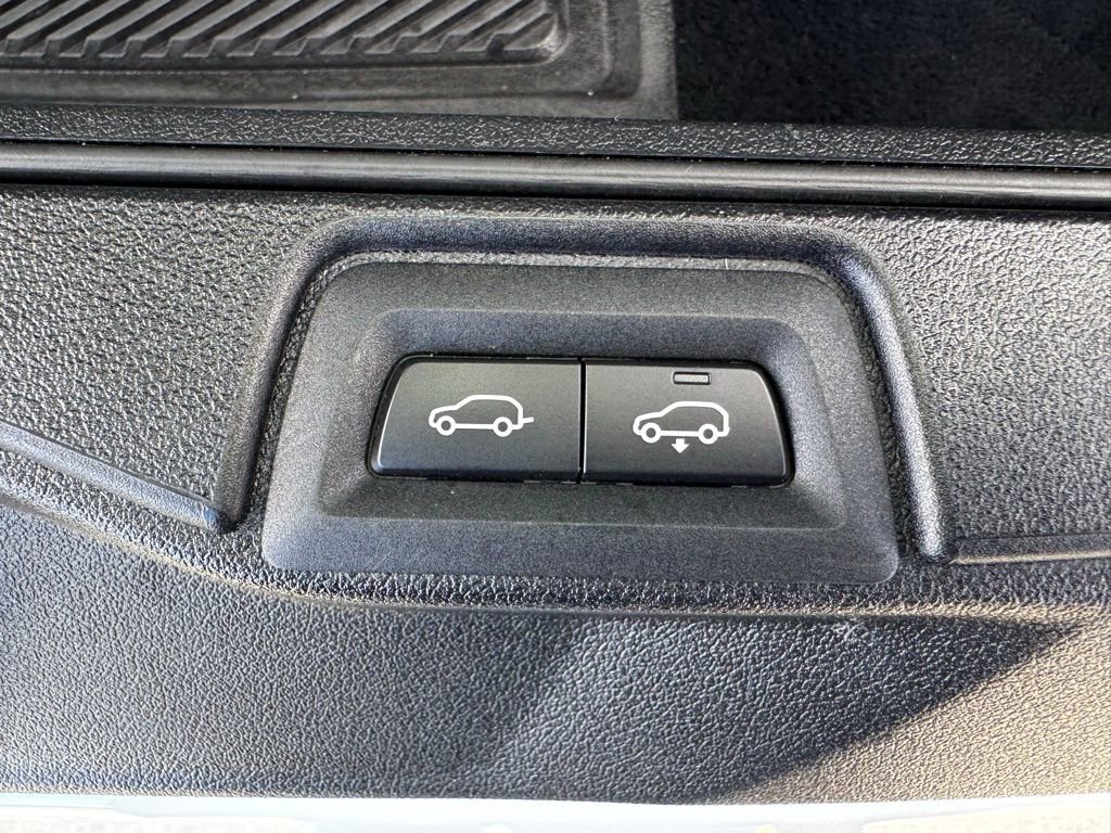 Used 2020 BMW X7 M50i w/ Executive Package image 42