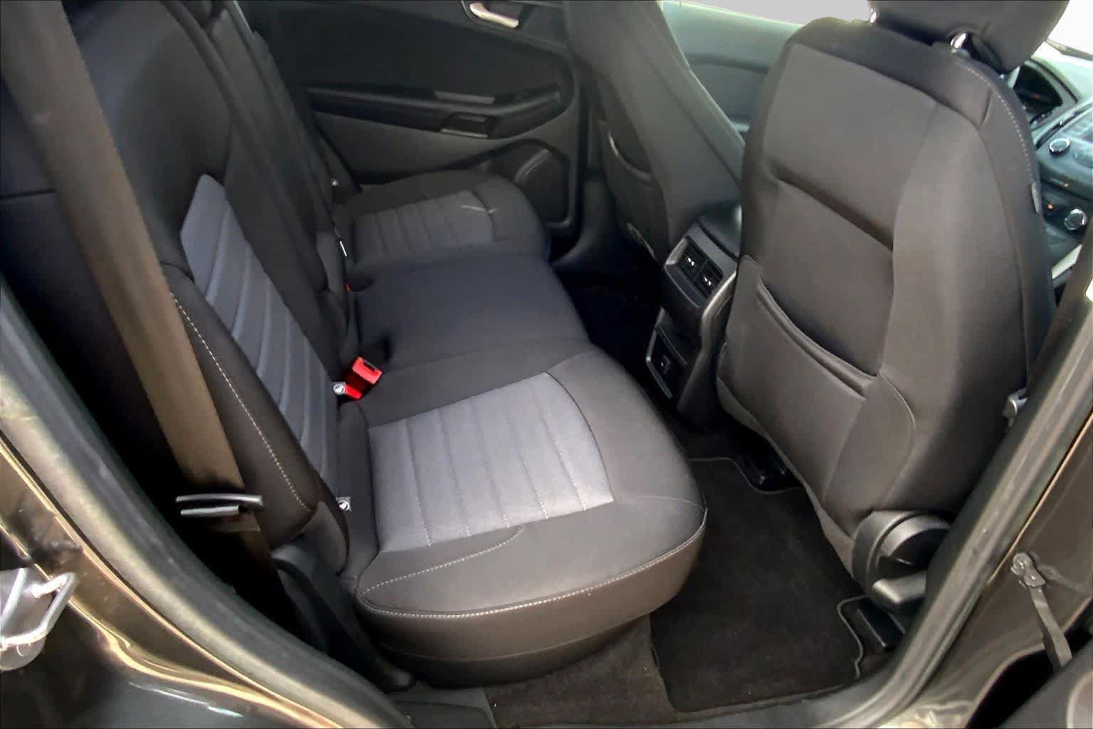 Used 2018 Ford Edge SE FWD image 19
