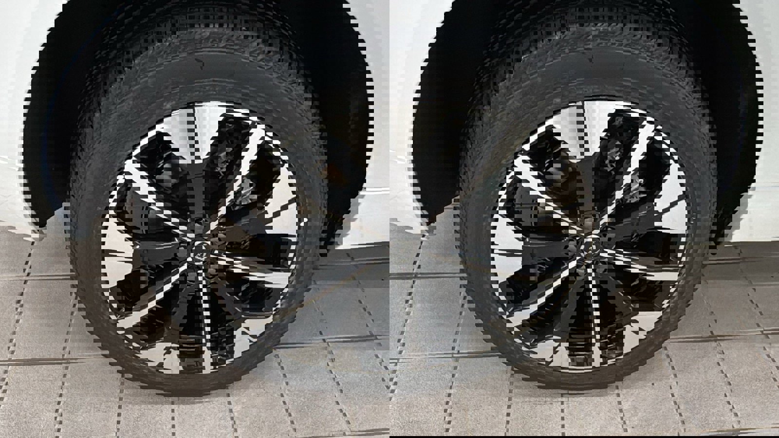 Used 2026 Volvo XC60 B5 Plus w/ Protection Package Premier image 31