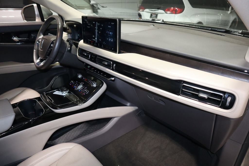 Used 2021 Lincoln Nautilus Reserve image 22