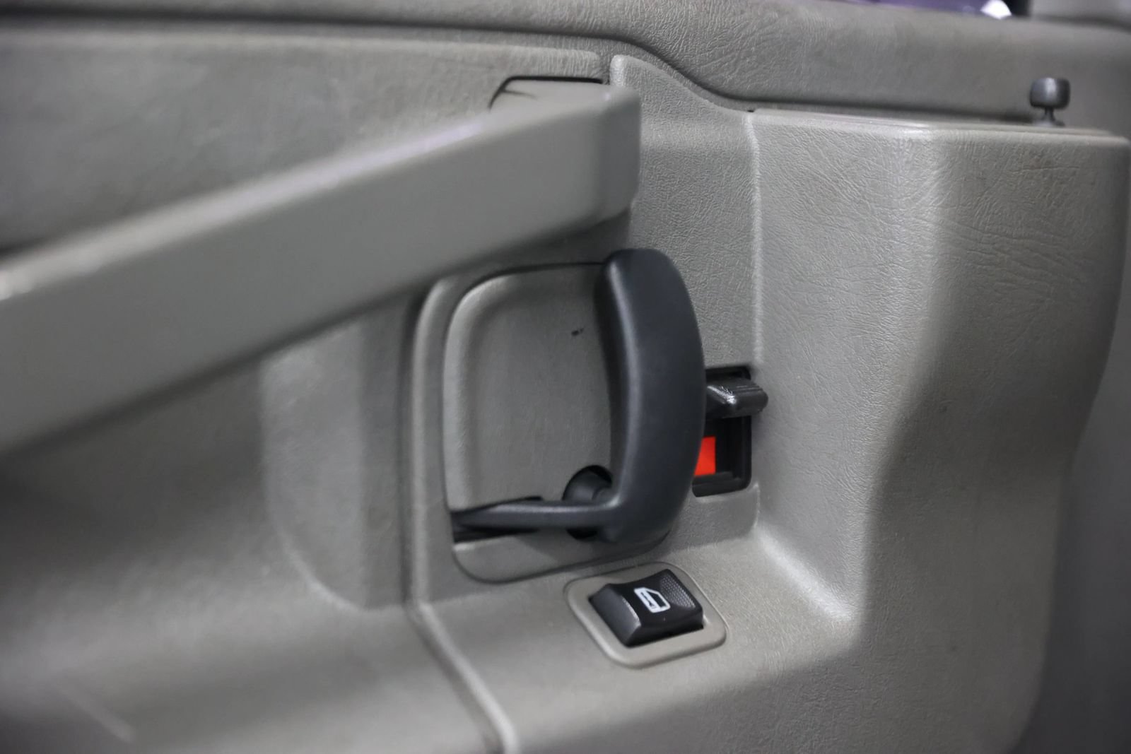 Used 2020 Chevrolet Express 2500 w/ Communications Package RWD image 29
