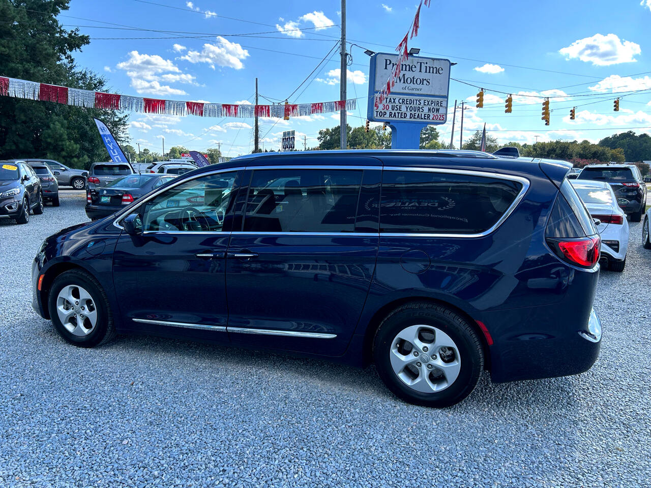 Used 2018 Chrysler Pacifica Touring-L image 3