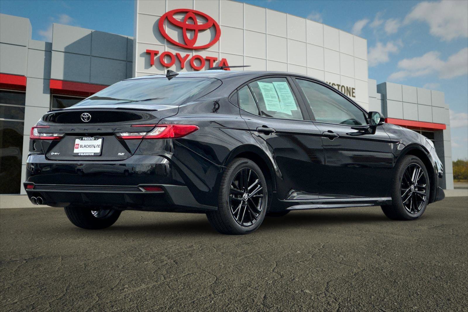 Certified 2025 Toyota Camry SE FWD image 3