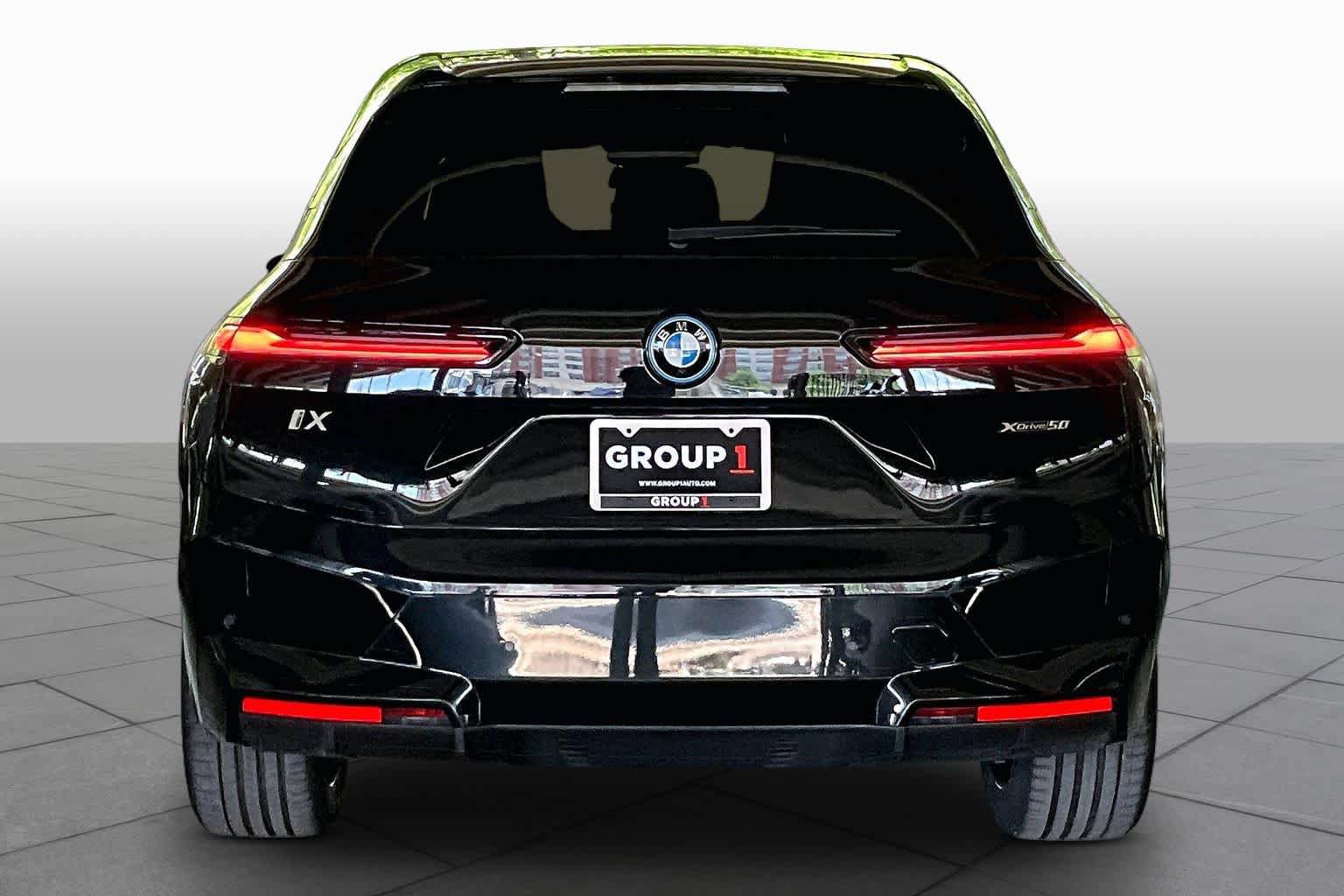 Used 2024 BMW iX xDrive50 w/ Sport Package AWD/4WD image 4