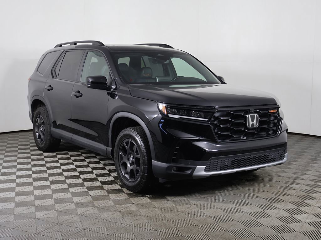Used 2024 Honda Pilot TrailSport image 2
