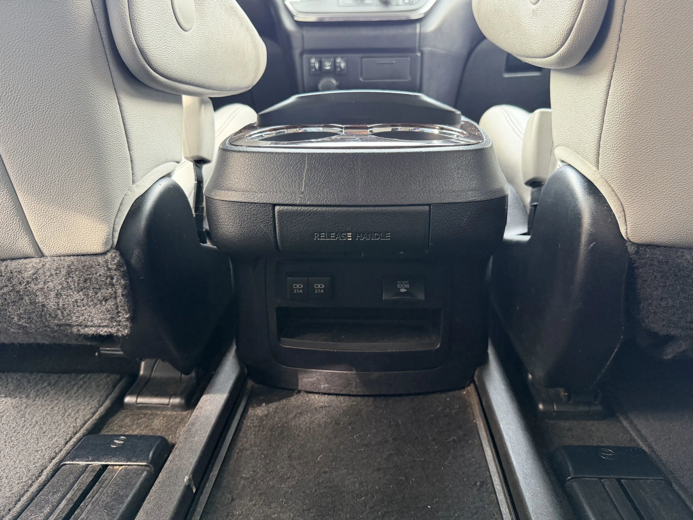 Used 2018 Toyota Sienna Limited Premium image 38