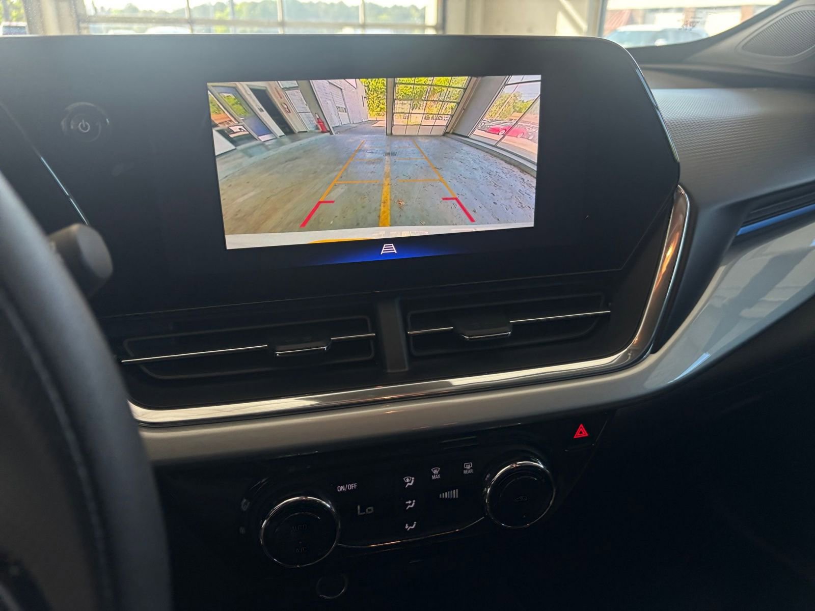 Used 2025 Chevrolet Trax LT image 23