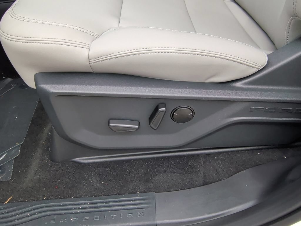 New 2027 Ford Expedition Active RWD image 13