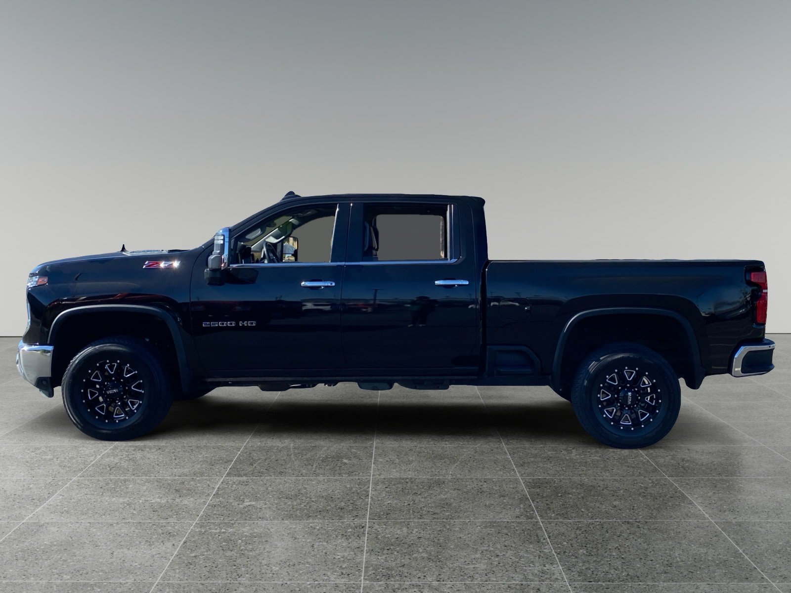 Used 2024 Chevrolet Silverado 2500 LTZ w/ LTZ Premium Package AWD/4WD image 2