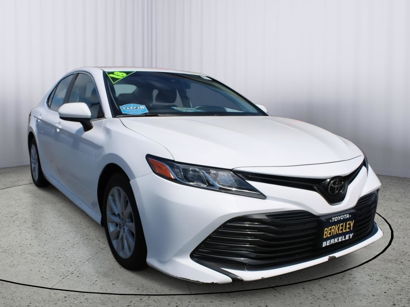 Used 2018 Toyota Camry LE FWD image 1