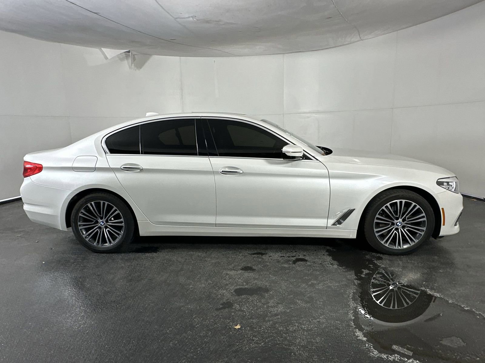 Used 2018 BMW 540i image 9