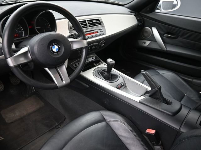 Used 2003 BMW Z4 2.5i image 18