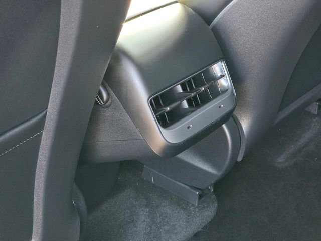 Used 2022 Tesla Model Y Long Range image 22