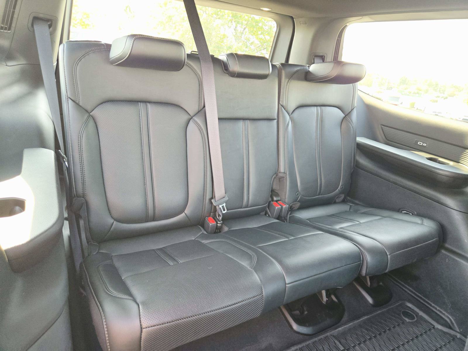 Used 2024 Jeep Wagoneer Series II w/ Convenience Group I AWD/4WD image 18