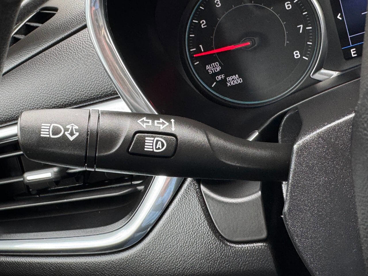 Used 2020 Chevrolet Equinox LT image 24