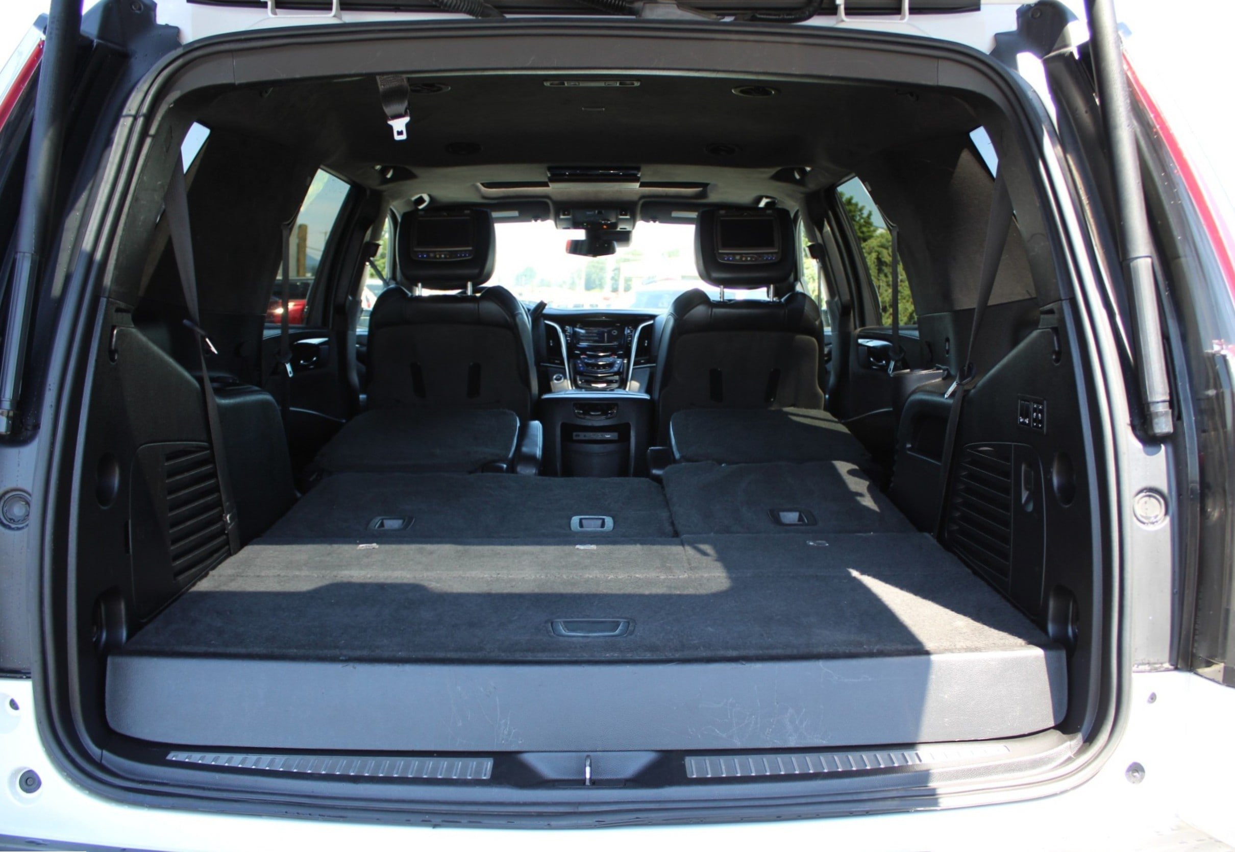Used 2018 Cadillac Escalade Platinum AWD/4WD image 18