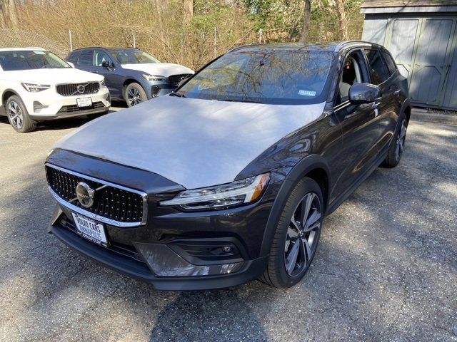 New 2025 Volvo V60 B5 Cross Country Plus w/ Protection Package Premier image 3