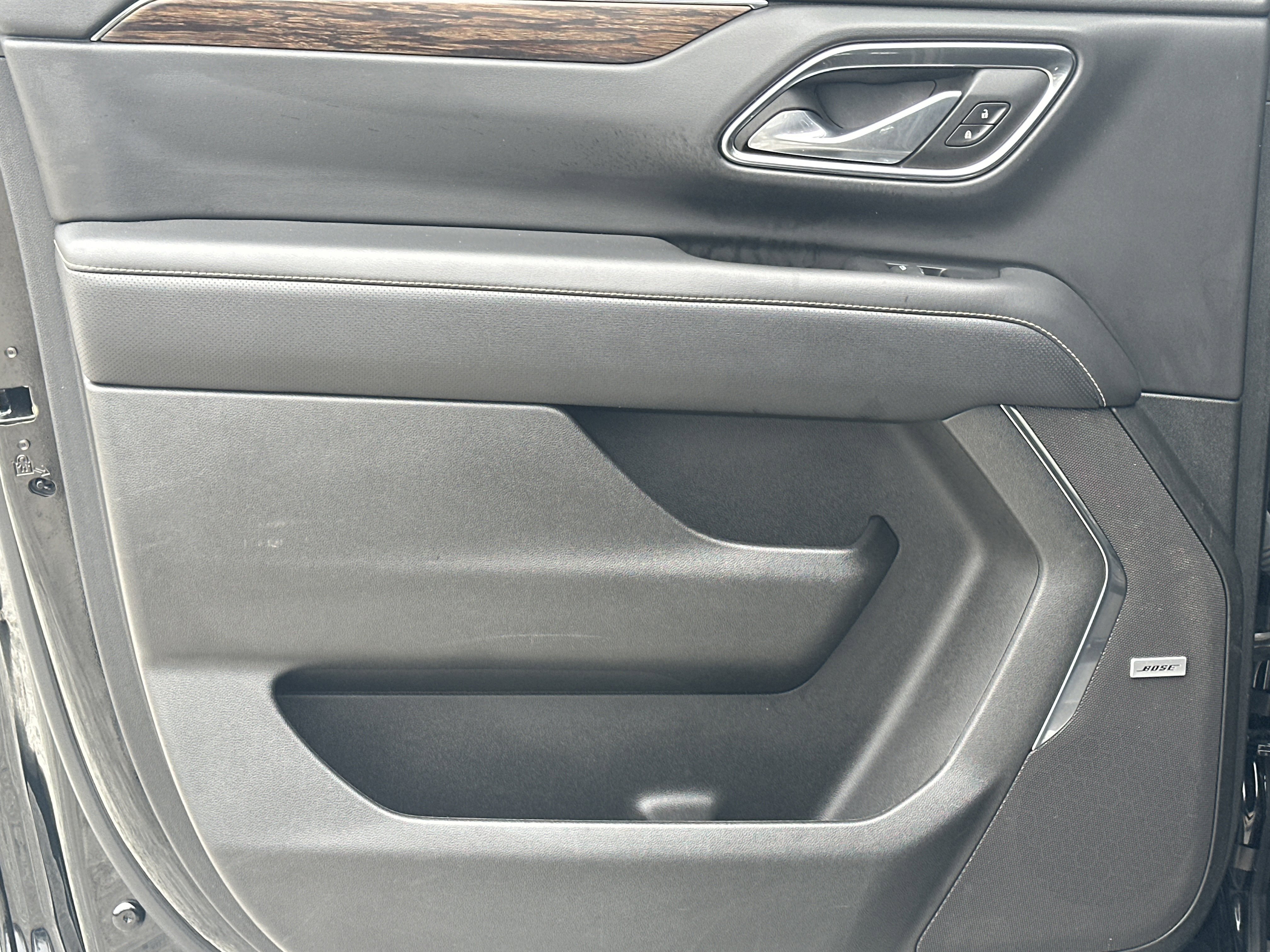 Used 2024 Chevrolet Suburban Premier image 22