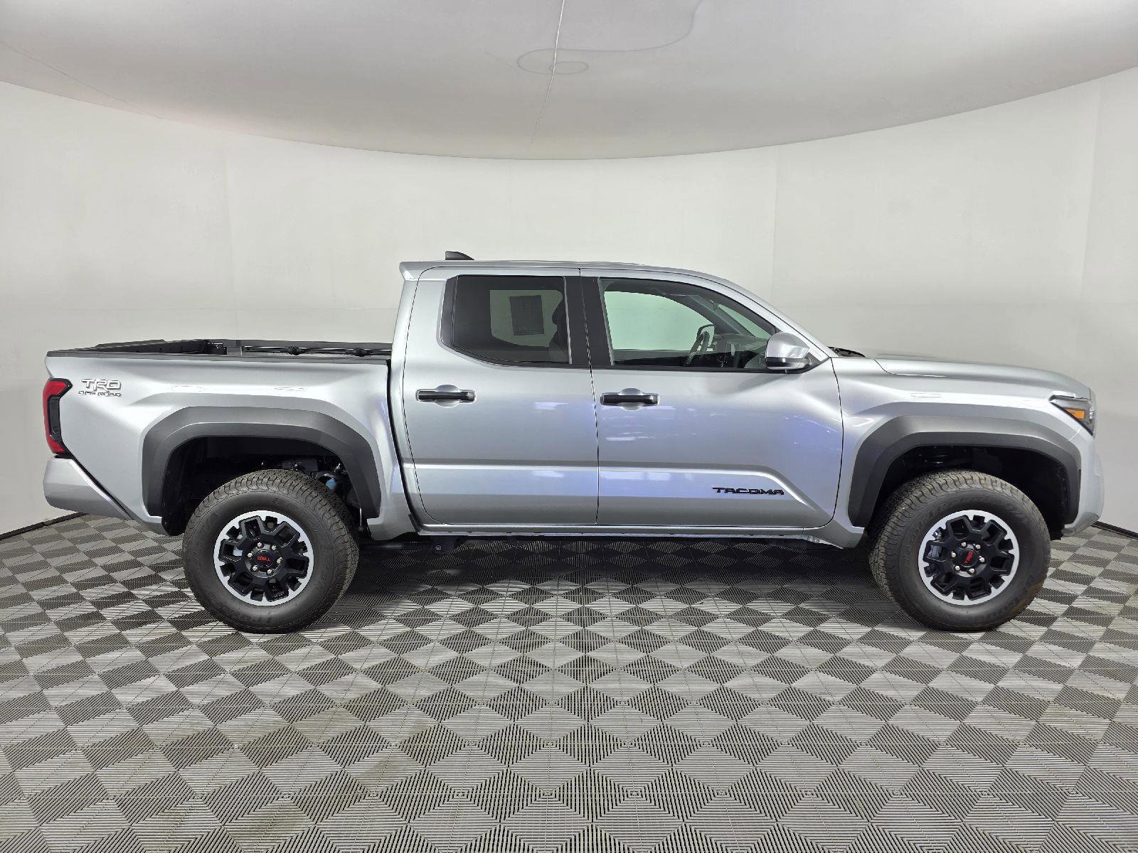 Used 2025 Toyota Tacoma TRD Off-Road image 9