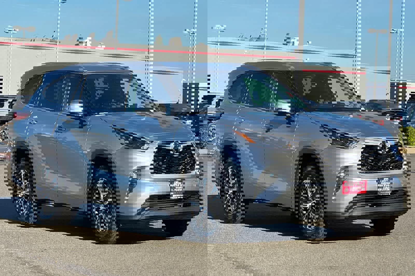 Used 2023 Toyota Highlander XLE image 5