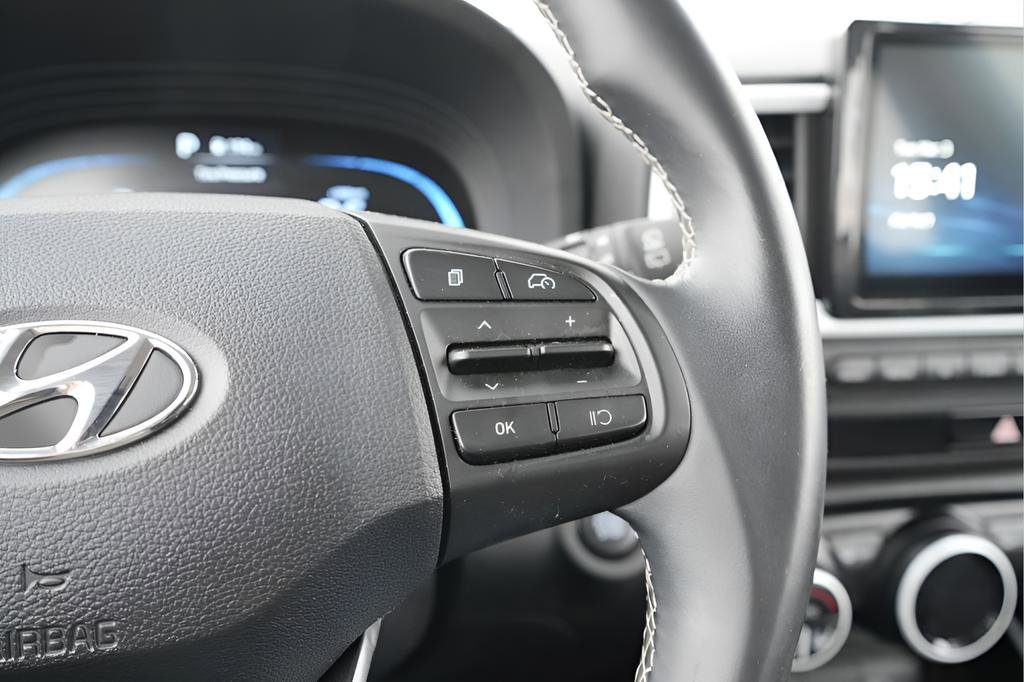 Certified 2023 Hyundai Venue Limited FWD image 24
