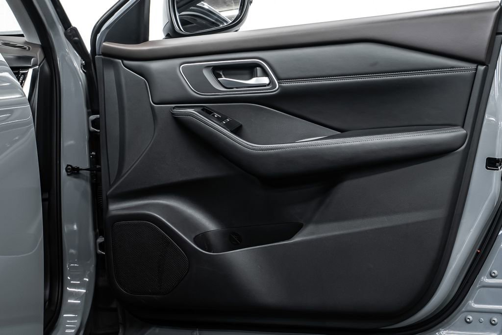 Used 2021 Nissan Rogue SL w/ Premium Package image 19