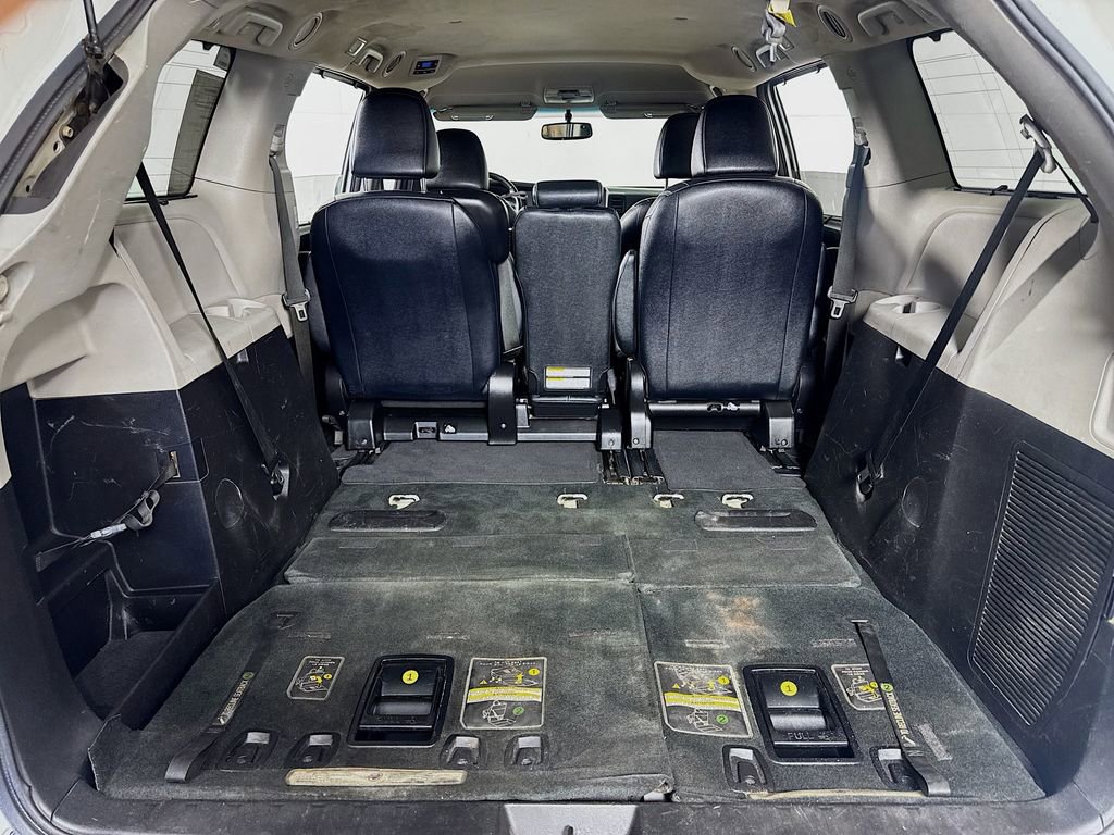 Used 2015 Toyota Sienna SE FWD image 26