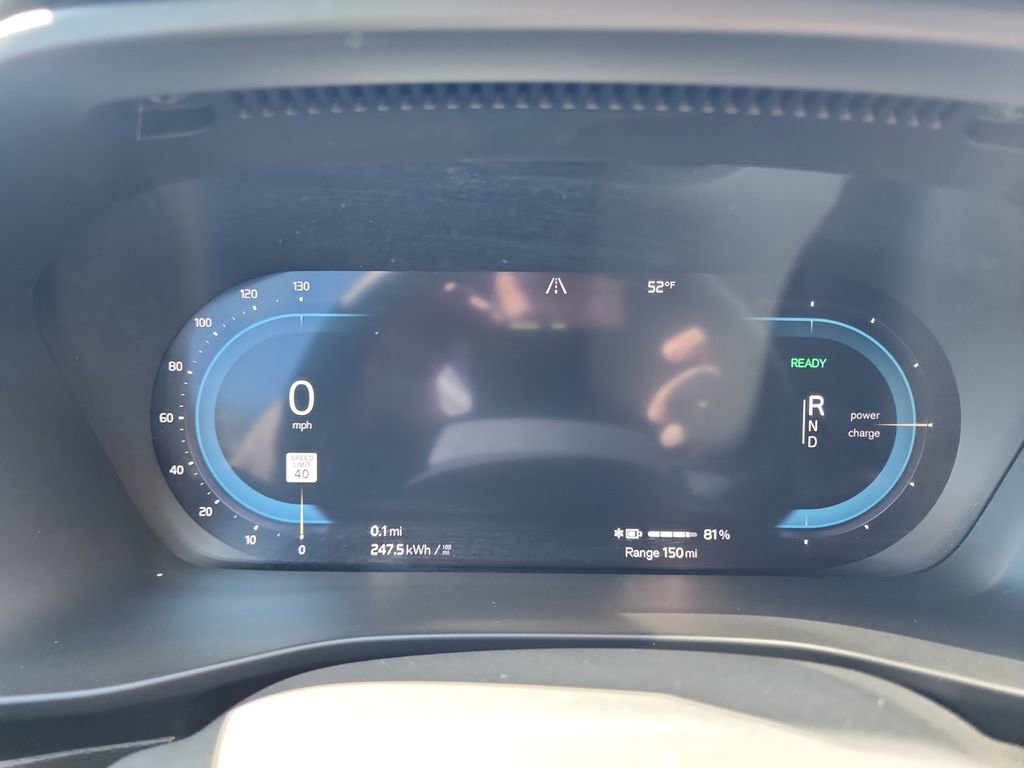 Used 2022 Volvo XC40 P8 Recharge Plus image 18