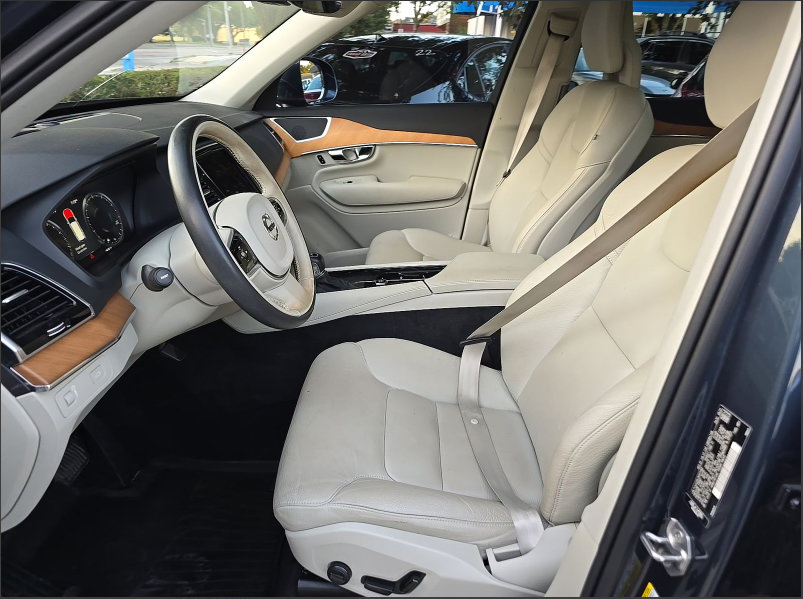 Used 2021 Volvo XC90 T6 Momentum w/ Advanced Package AWD/4WD image 5