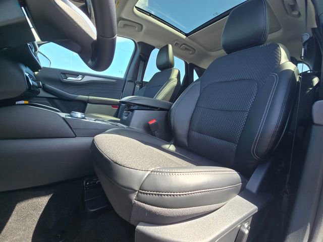 New 2025 Ford Escape SE image 17