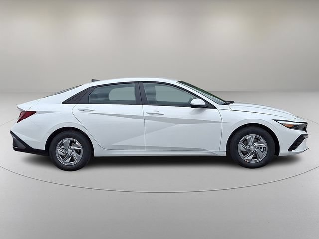 New 2026 Hyundai Elantra SE FWD image 8