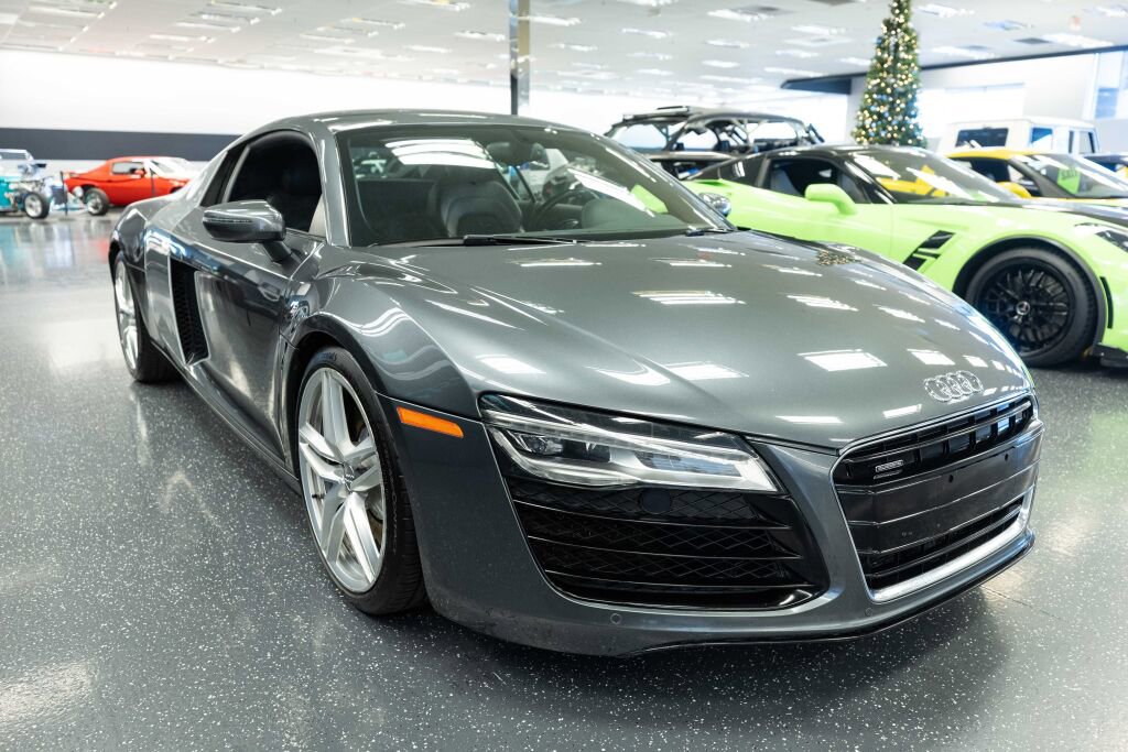 Used 2014 Audi R8 V8 w/ Convenience Package image 4