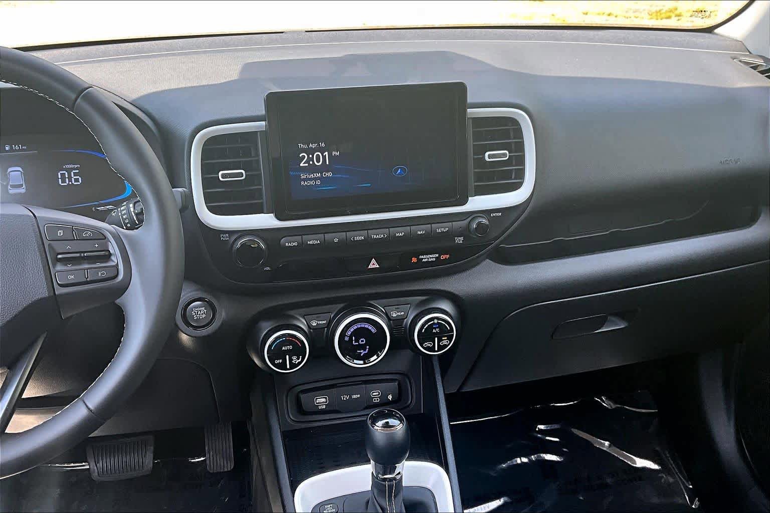 Used 2025 Hyundai Venue Limited FWD image 7