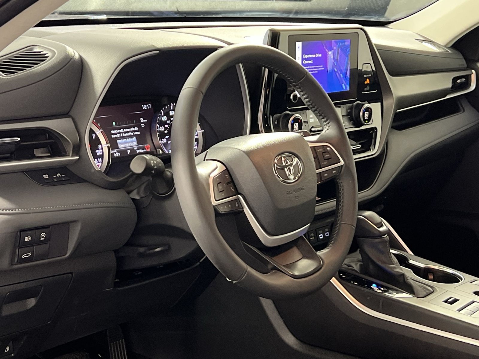 Used 2024 Toyota Highlander XLE AWD/4WD image 16