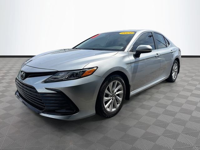 Used 2024 Toyota Camry LE FWD image 3